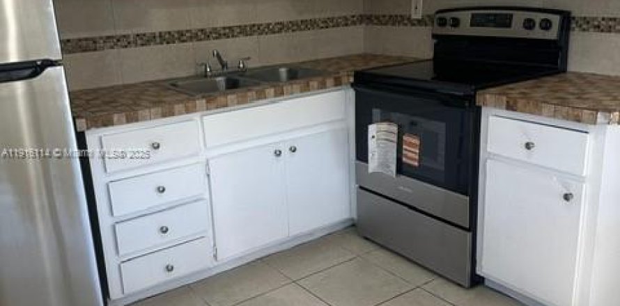 Casa en West Park, Florida 2 dormitorios, 157.66 m2 № 1971032