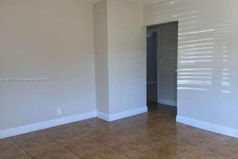 Casa en alquiler en West Park, Florida, 2 dormitorios, 157.66 m2 № 1971032 - foto 7