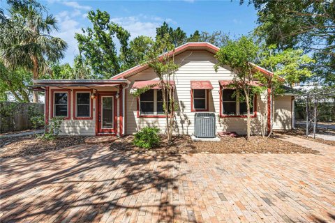 House in Sarasota, Florida 3 bedrooms, 130.06 sq.m. № 2199340