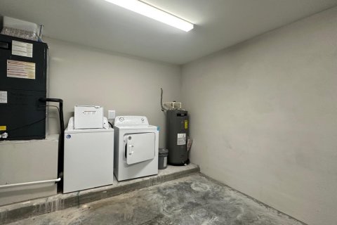 Adosado en alquiler en Fort Lauderdale, Florida, 3 dormitorios, 131.55 m2 № 1230248 - foto 1