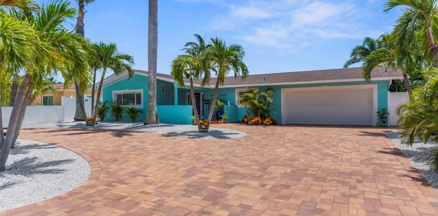 Casa en Saint Petersburg, Florida 3 dormitorios, 156.45 m2 № 1876798