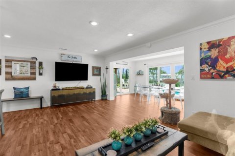 Casa en venta en Saint Petersburg, Florida, 3 dormitorios, 156.45 m2 № 1876798 - foto 5