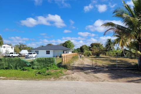 House in Homestead, Florida 3 bedrooms, 107.95 sq.m. № 1949244 - photo 6