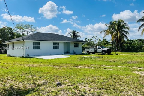 House in Homestead, Florida 3 bedrooms, 107.95 sq.m. № 1949244 - photo 5