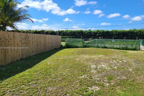 House in Homestead, Florida 3 bedrooms, 107.95 sq.m. № 1949244 - photo 23