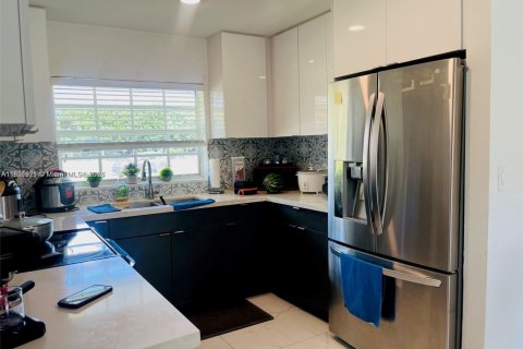 House in Homestead, Florida 3 bedrooms, 107.95 sq.m. № 1949244 - photo 13