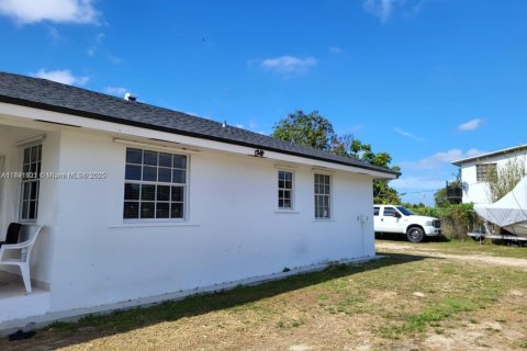 House in Homestead, Florida 3 bedrooms, 107.95 sq.m. № 1949244 - photo 7