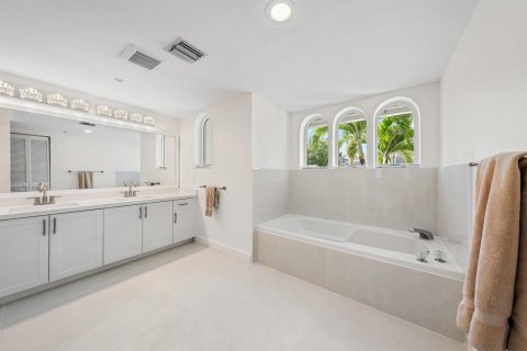 Townhouse in Jupiter, Florida 4 bedrooms, 212.75 sq.m. № 2248377 - photo 16