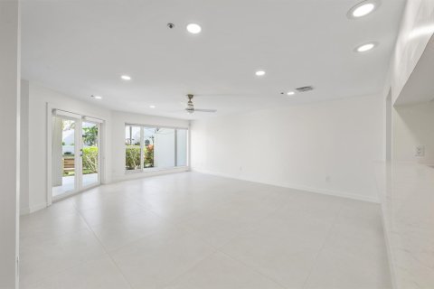 Townhouse in Jupiter, Florida 4 bedrooms, 212.75 sq.m. № 2248377 - photo 29