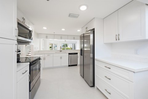 Townhouse in Jupiter, Florida 4 bedrooms, 212.75 sq.m. № 2248377 - photo 10