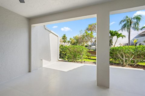 Townhouse in Jupiter, Florida 4 bedrooms, 212.75 sq.m. № 2248377 - photo 26
