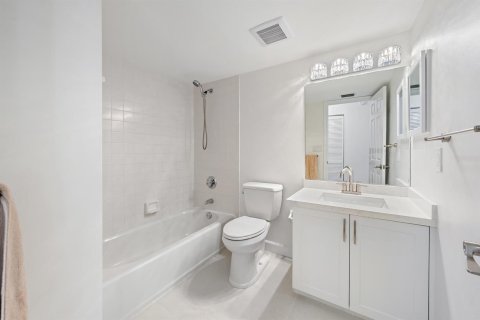 Townhouse in Jupiter, Florida 4 bedrooms, 212.75 sq.m. № 2248377 - photo 22
