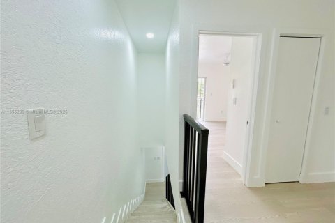 Copropriété à louer à Hialeah, Floride: 2 chambres, 94.3 m2 № 1893449 - photo 12