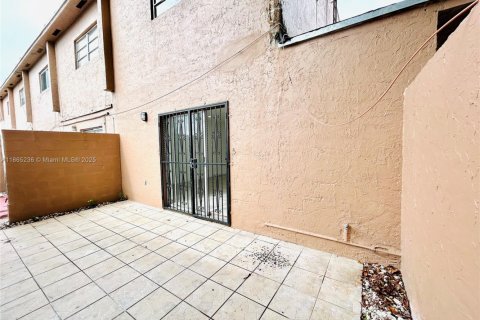 Copropriété à louer à Hialeah, Floride: 2 chambres, 94.3 m2 № 1893449 - photo 25