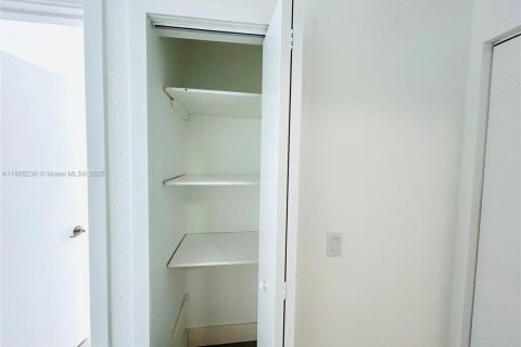 Copropriété à louer à Hialeah, Floride: 2 chambres, 94.3 m2 № 1893449 - photo 19
