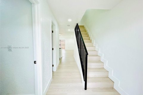 Copropriété à louer à Hialeah, Floride: 2 chambres, 94.3 m2 № 1893449 - photo 9