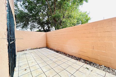 Copropriété à louer à Hialeah, Floride: 2 chambres, 94.3 m2 № 1893449 - photo 26