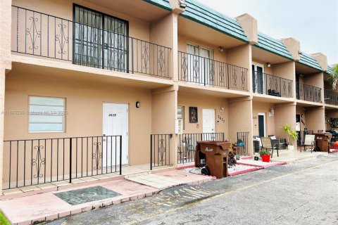 Copropriété à louer à Hialeah, Floride: 2 chambres, 94.3 m2 № 1893449 - photo 29