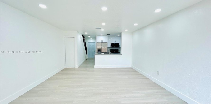 Condo à Hialeah, Floride, 2 chambres  № 1893449