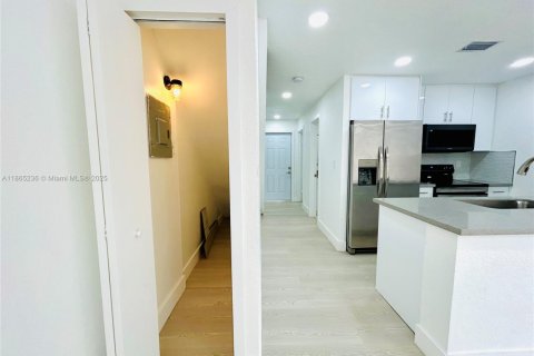 Copropriété à louer à Hialeah, Floride: 2 chambres, 94.3 m2 № 1893449 - photo 6