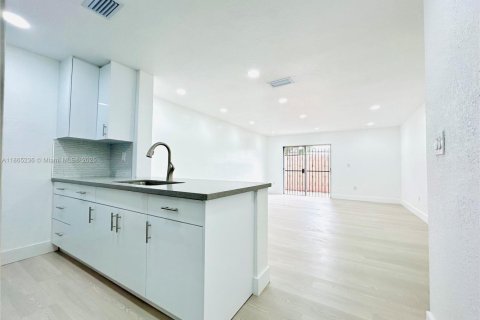 Copropriété à louer à Hialeah, Floride: 2 chambres, 94.3 m2 № 1893449 - photo 24