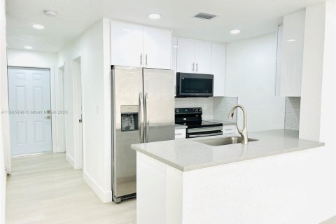 Copropriété à louer à Hialeah, Floride: 2 chambres, 94.3 m2 № 1893449 - photo 3