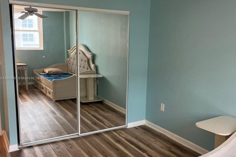 Condo in Hollywood, Florida, 2 bedrooms  № 1836097 - photo 14
