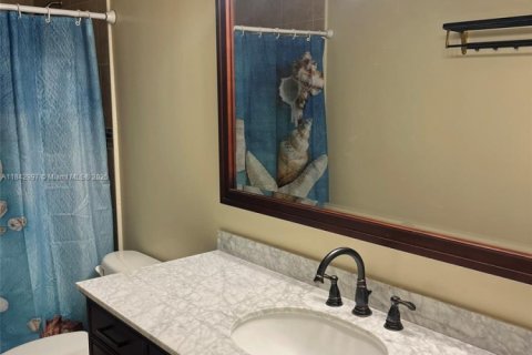 Condo in Hollywood, Florida, 2 bedrooms  № 1836097 - photo 20