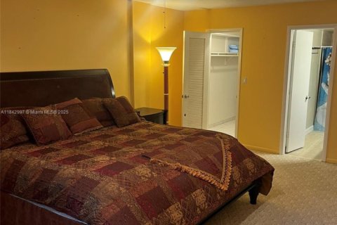 Condo in Hollywood, Florida, 2 bedrooms  № 1836097 - photo 26