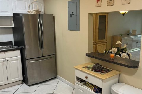 Condo in Hollywood, Florida, 2 bedrooms  № 1836097 - photo 4
