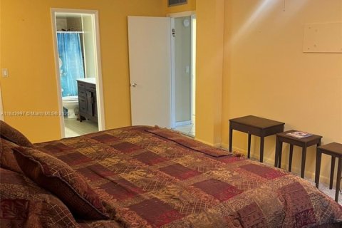 Condo in Hollywood, Florida, 2 bedrooms  № 1836097 - photo 19