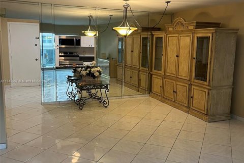 Condo in Hollywood, Florida, 2 bedrooms  № 1836097 - photo 7