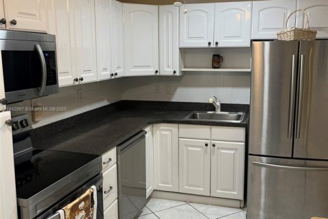 Condo in Hollywood, Florida, 2 bedrooms  № 1836097 - photo 5