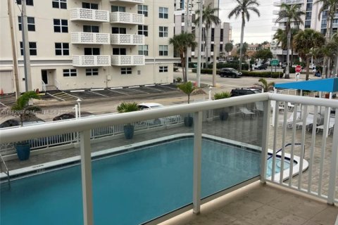 Condo in Hollywood, Florida, 2 bedrooms  № 1836097 - photo 10