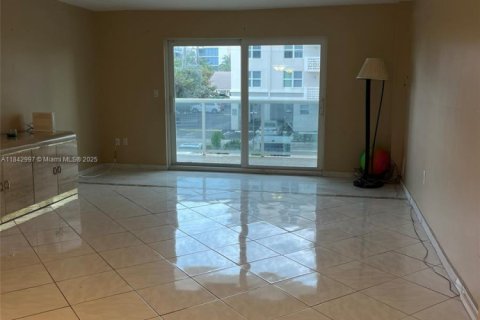 Condo in Hollywood, Florida, 2 bedrooms  № 1836097 - photo 6
