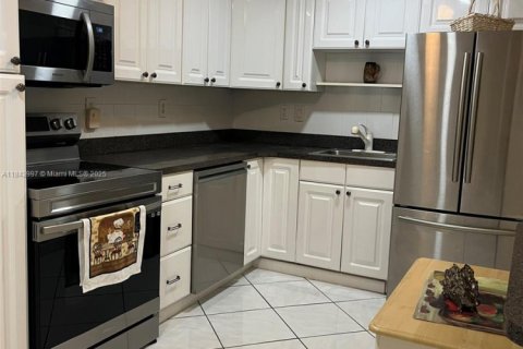 Condo in Hollywood, Florida, 2 bedrooms  № 1836097 - photo 3