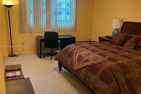 Condo in Hollywood, Florida, 2 bedrooms  № 1836097 - photo 17