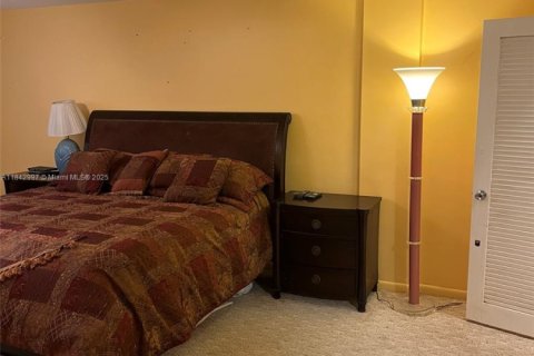 Condo in Hollywood, Florida, 2 bedrooms  № 1836097 - photo 18