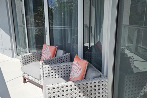 Condominio en alquiler en Miami, Florida, 1 dormitorio, 96.15 m2 № 2032277 - foto 16