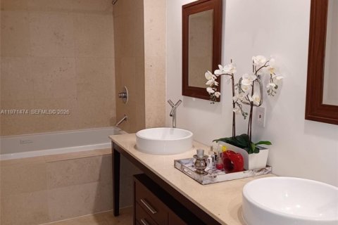 Condominio en alquiler en Miami, Florida, 1 dormitorio, 96.15 m2 № 2032277 - foto 4