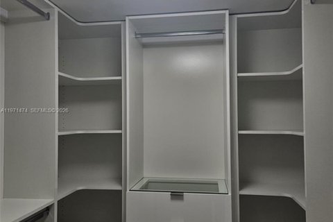 Condominio en alquiler en Miami, Florida, 1 dormitorio, 96.15 m2 № 2032277 - foto 5