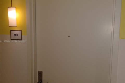 Condominio en alquiler en Miami, Florida, 1 dormitorio, 96.15 m2 № 2032277 - foto 20