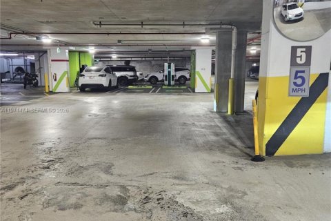 Condominio en alquiler en Miami, Florida, 1 dormitorio, 96.15 m2 № 2032277 - foto 24