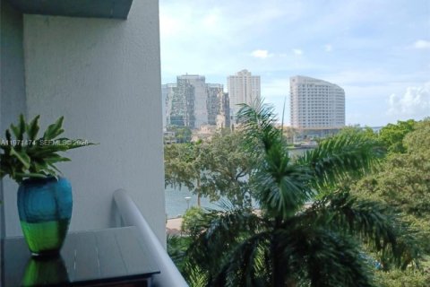 Condominio en alquiler en Miami, Florida, 1 dormitorio, 96.15 m2 № 2032277 - foto 10