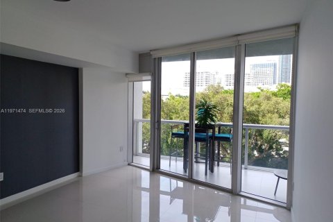 Condominio en alquiler en Miami, Florida, 1 dormitorio, 96.15 m2 № 2032277 - foto 9