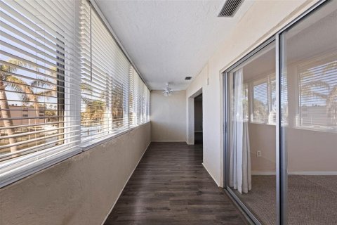 Condominio en venta en Treasure Island, Florida, 2 dormitorios, 111.48 m2 № 1901949 - foto 13