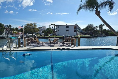 Condominio en venta en Treasure Island, Florida, 2 dormitorios, 111.48 m2 № 1901949 - foto 27