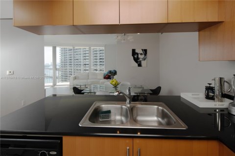Copropriété à louer à Miami, Floride: 2 chambres, 97.36 m2 № 2077209 - photo 7