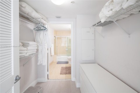 Copropriété à louer à Miami, Floride: 2 chambres, 97.36 m2 № 2077209 - photo 13