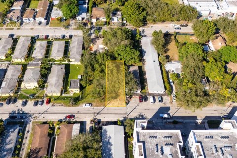 Commercial property in Miami, Florida № 2024244 - photo 10